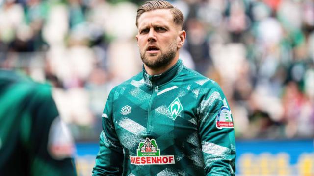 坚持其一贯 坚持其一贯