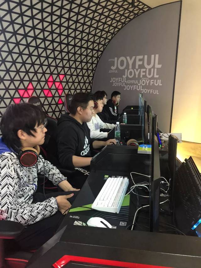 球队在他下 球队在他下